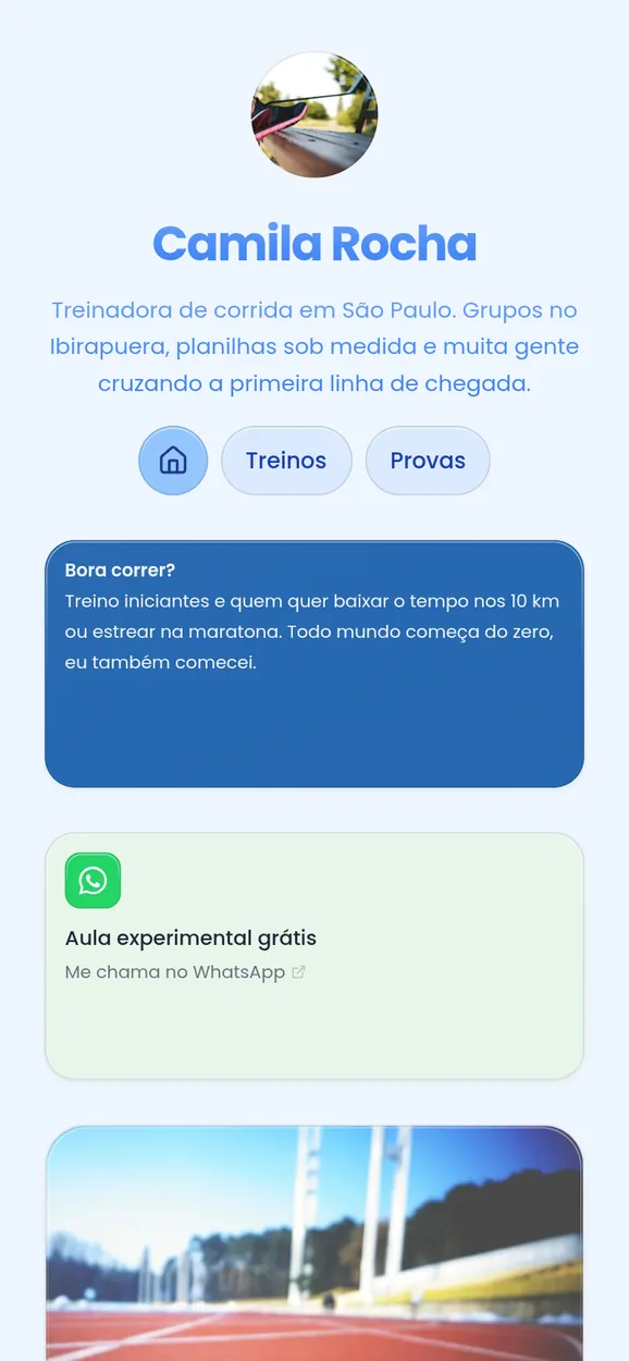 No celular: Página do Kasbu de Camila Rocha, treinadora de corrida fictícia em São Paulo, com fotos, WhatsApp, Strava, mapa e Spotify